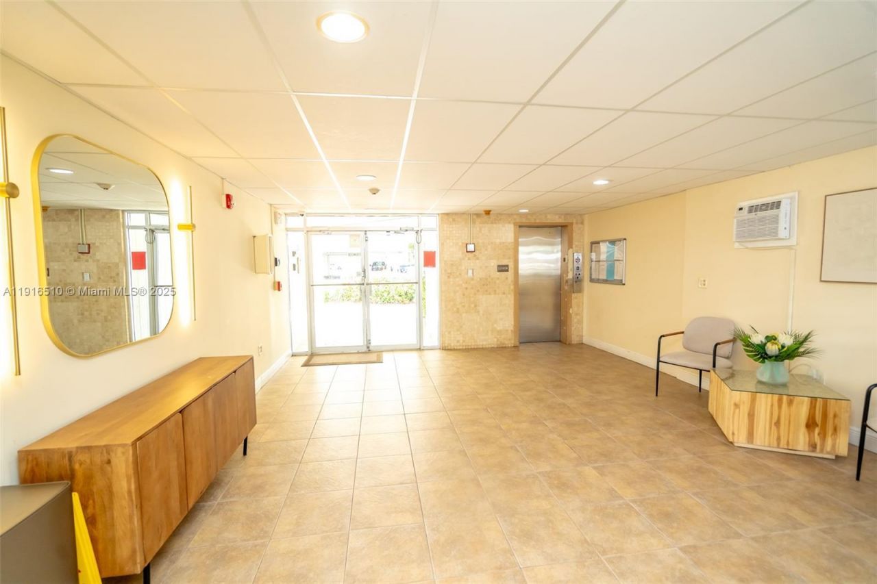 3527 NE 168th St, Unit 301, North Miami Beach, FL 33160 Photo