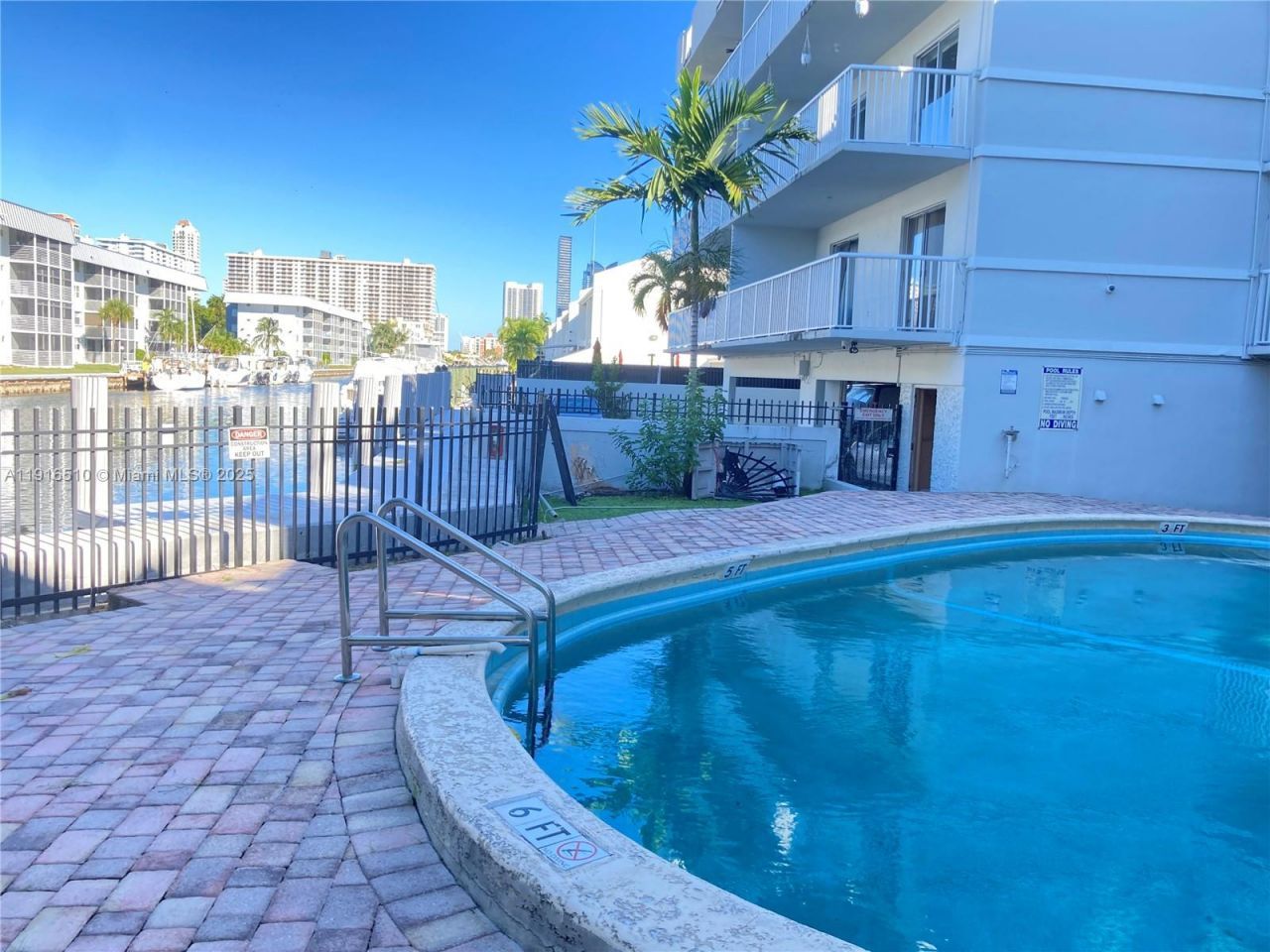 3527 NE 168th St, Unit 301, North Miami Beach, FL 33160 Photo