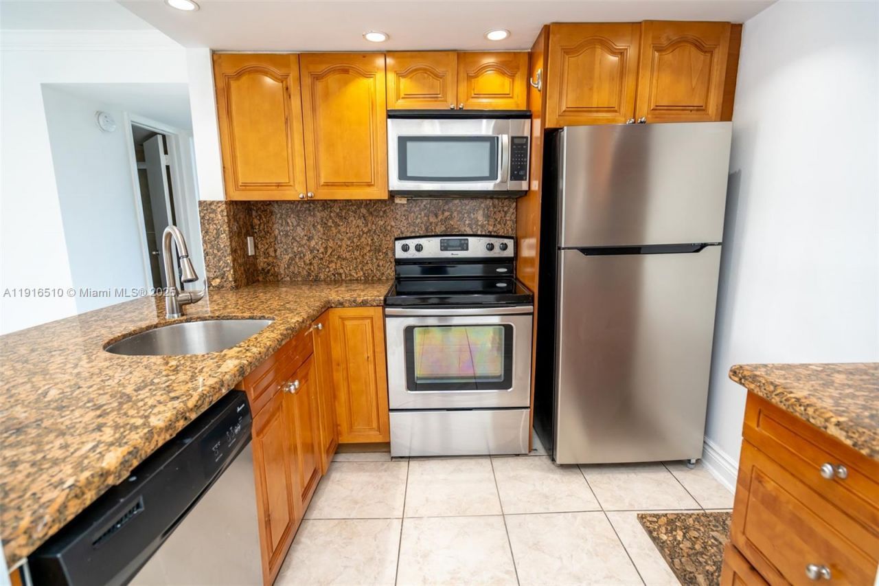 3527 NE 168th St, Unit 301, North Miami Beach, FL 33160 Photo