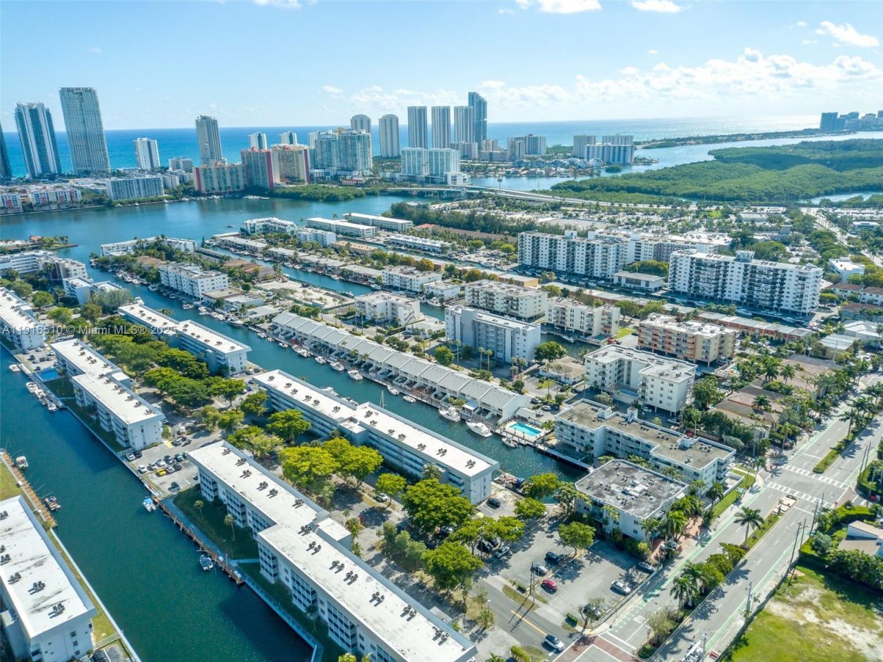 3527 NE 168th St, Unit 301, North Miami Beach, FL 33160 Photo