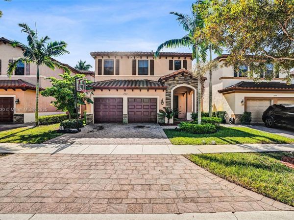 2502 NE 1st St, Homestead, FL 33033
