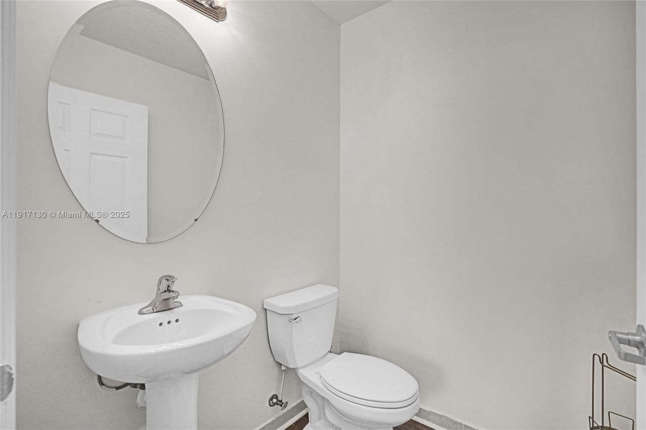 2502 NE 1st St, Homestead, FL 33033 Photo