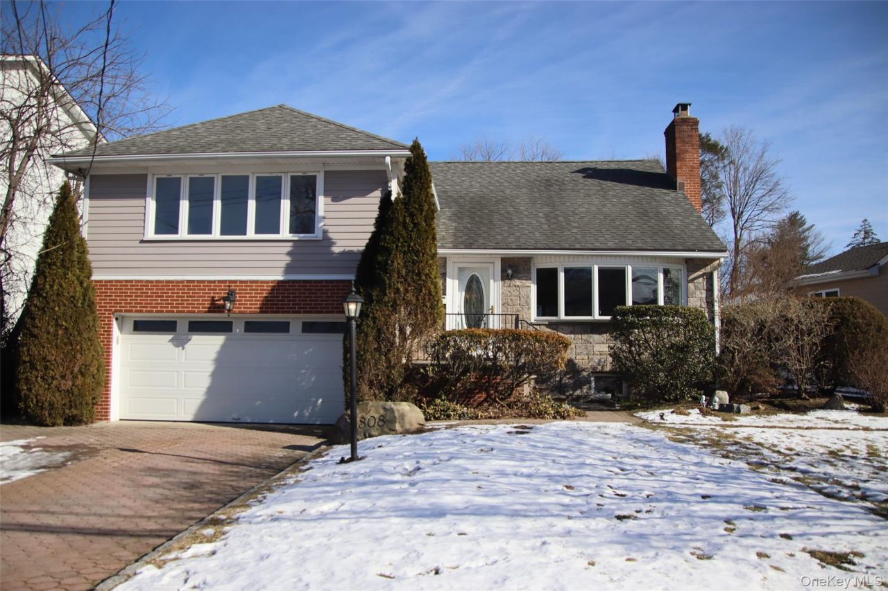 808 Wolfs Lane, Pelham, NY 10803 Main Photo