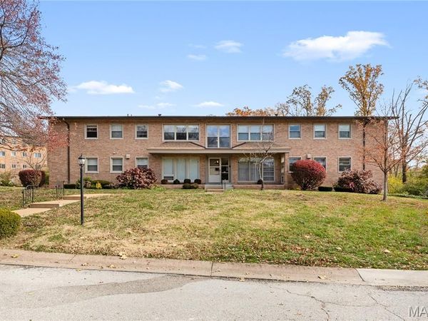4 Delcrest Court, Unit 104, University City, MO 63124