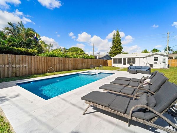 1464 NE 24th St, Wilton Manors, FL 33305