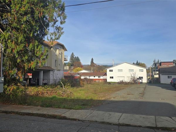 231 First St, Duncan, BC V9L 1R3