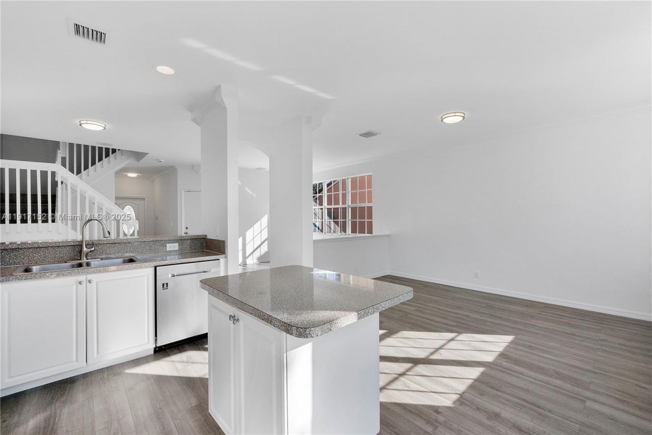 3991 NW 92 Avenue, Sunrise, FL 33351 Photo