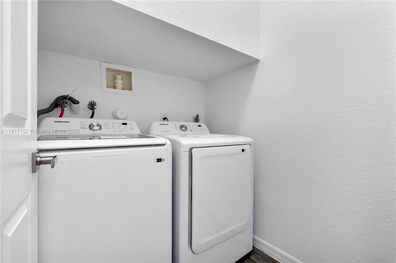 3991 NW 92 Avenue, Sunrise, FL 33351 Photo