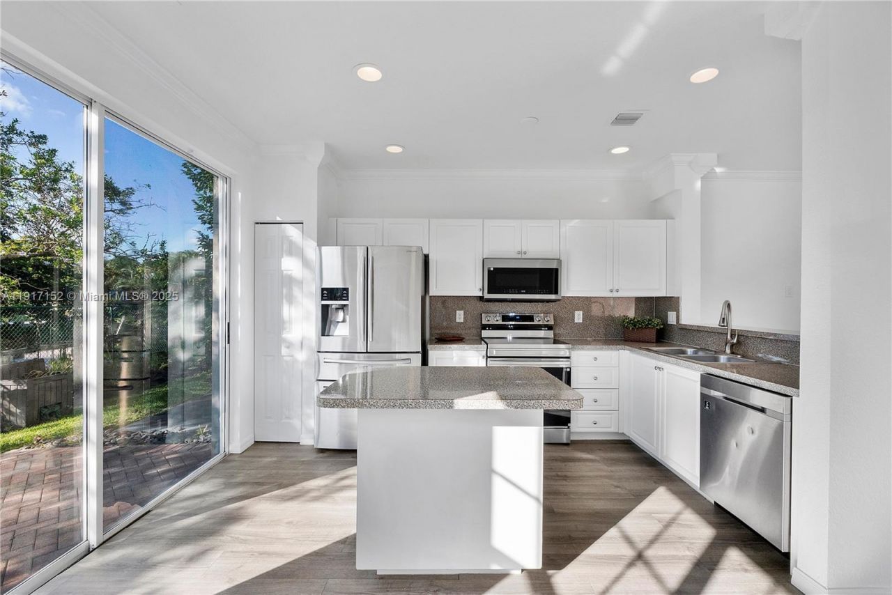 3991 NW 92 Avenue, Sunrise, FL 33351 Photo