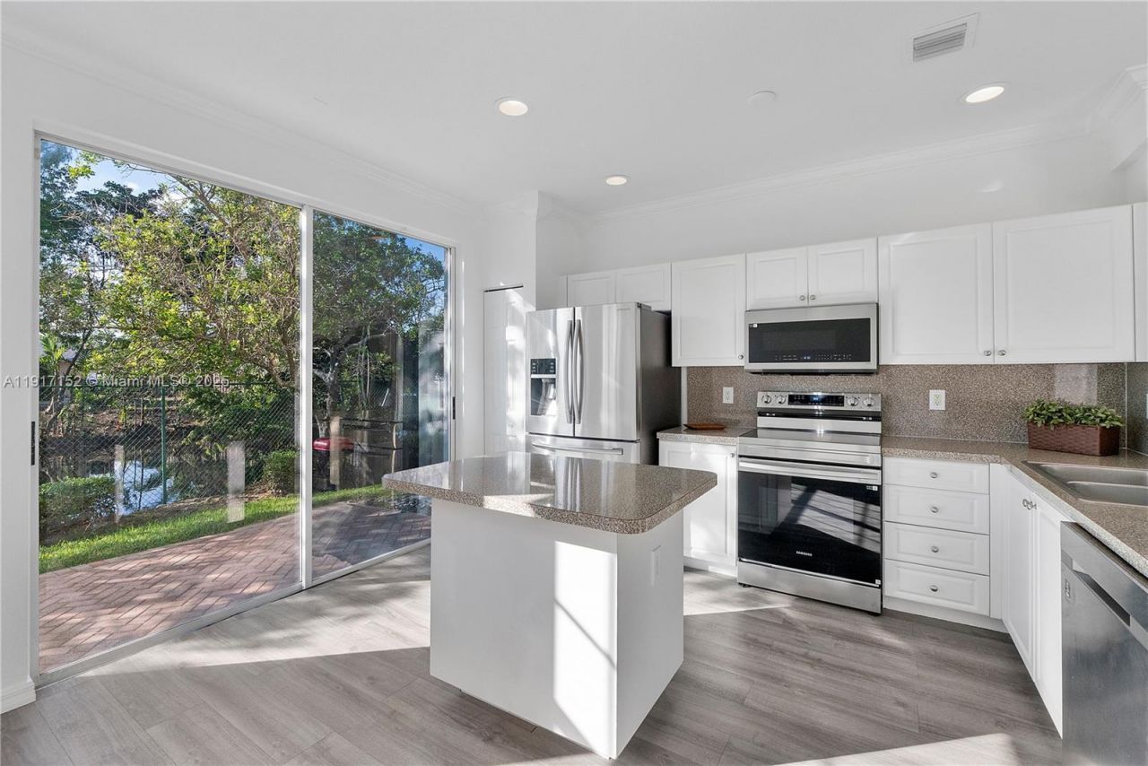 3991 NW 92 Avenue, Sunrise, FL 33351 Photo