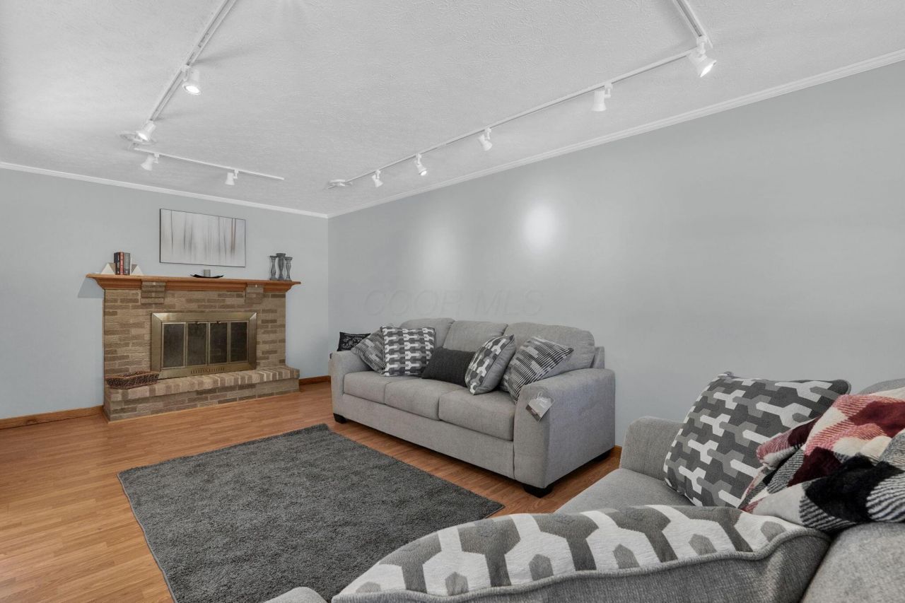 7835 E Ohio State Lane Nw, Lancaster, OH 43130 Main Photo