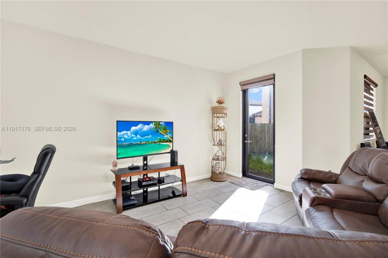 217 NE 23rd Ter, Homestead, FL 33033 Photo