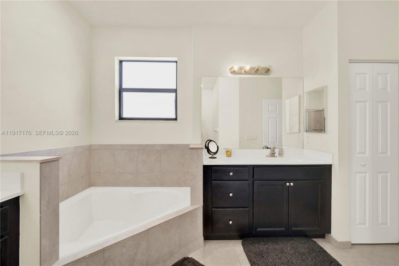 217 NE 23rd Ter, Homestead, FL 33033 Photo