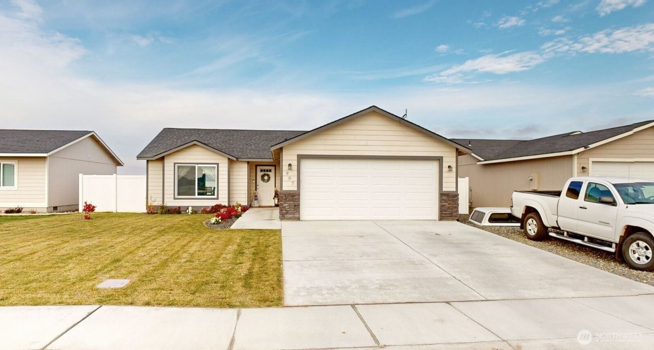 907 E Cascade Street, Othello, WA 99344 Main Photo