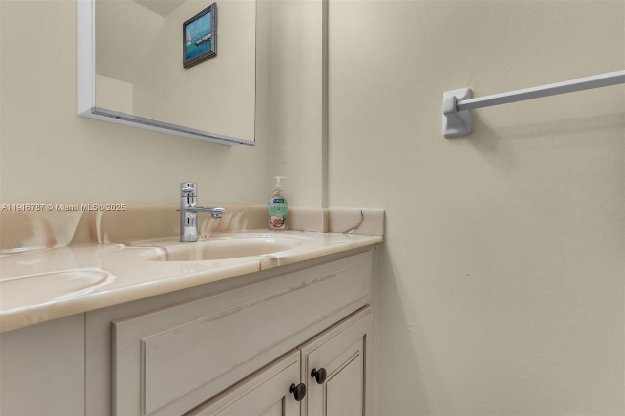 87465 Old Hwy 215 Hwy, Unit 215, Plantation Key, FL 33036 Photo