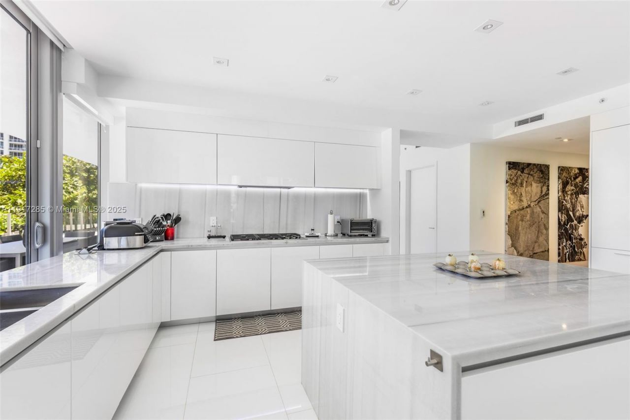 1 Collins Ave, Unit 207, Miami Beach, FL 33139 Photo