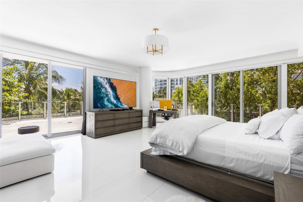 1 Collins Ave, Unit 207, Miami Beach, FL 33139 Photo