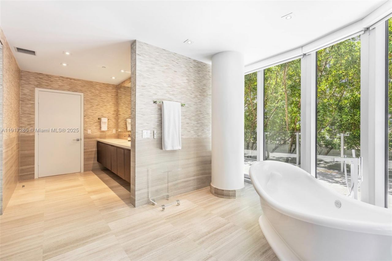 1 Collins Ave, Unit 207, Miami Beach, FL 33139 Photo