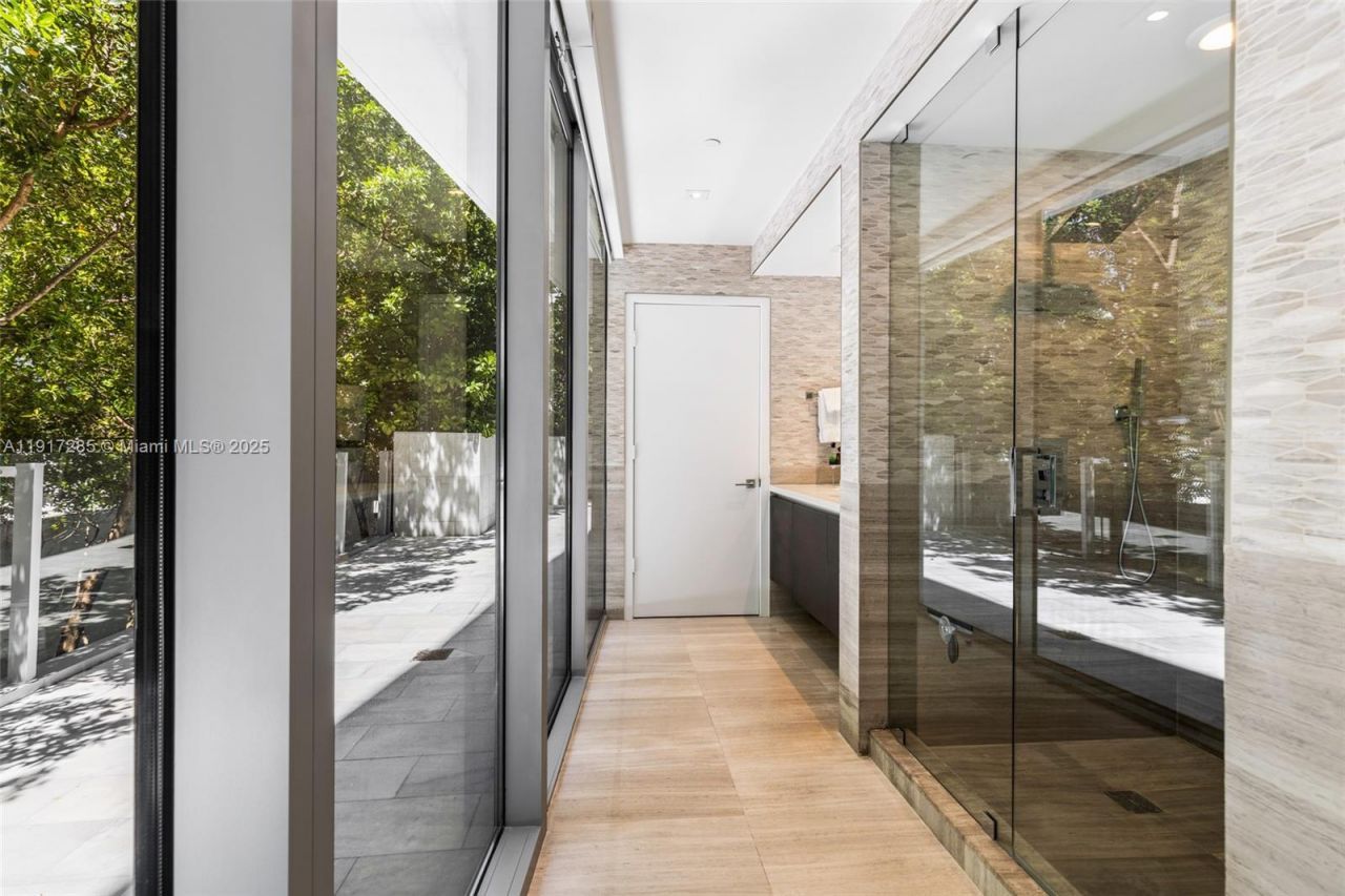 1 Collins Ave, Unit 207, Miami Beach, FL 33139 Photo