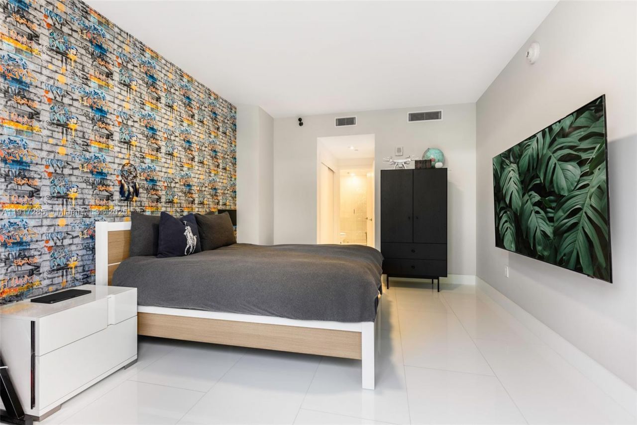 1 Collins Ave, Unit 207, Miami Beach, FL 33139 Photo