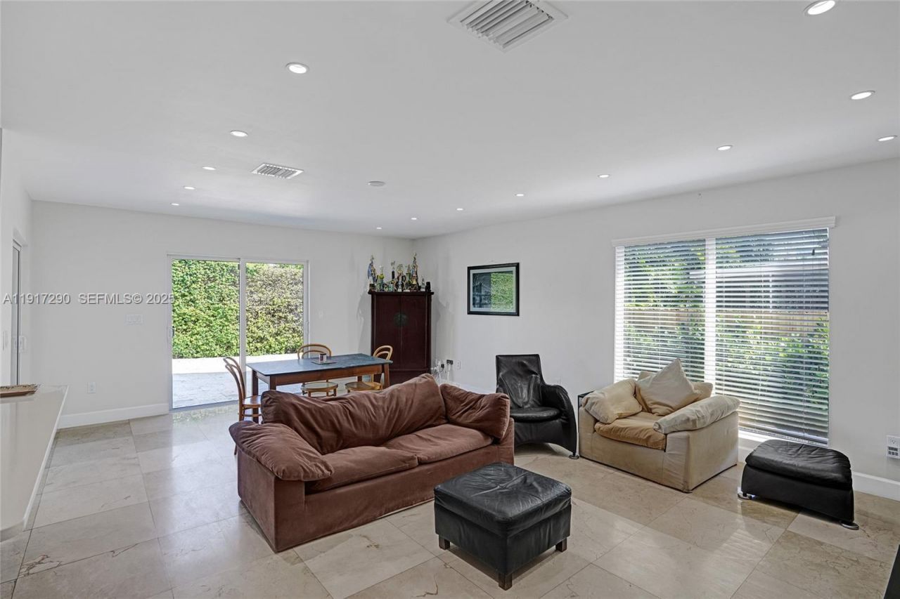 3443 NE 166th St, North Miami Beach, FL 33160 Photo