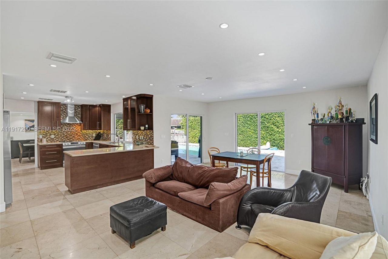 3443 NE 166th St, North Miami Beach, FL 33160 Photo