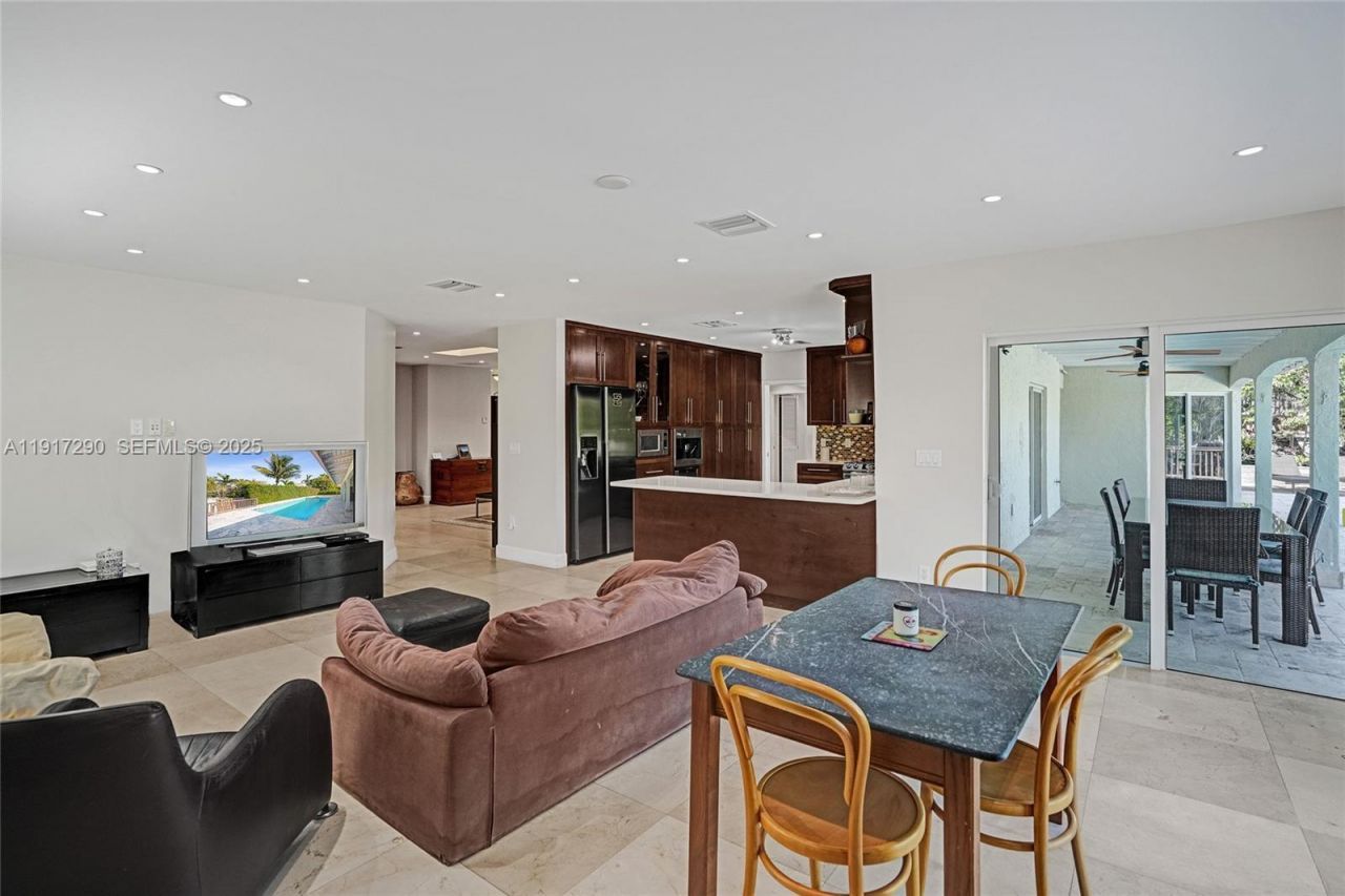 3443 NE 166th St, North Miami Beach, FL 33160 Photo