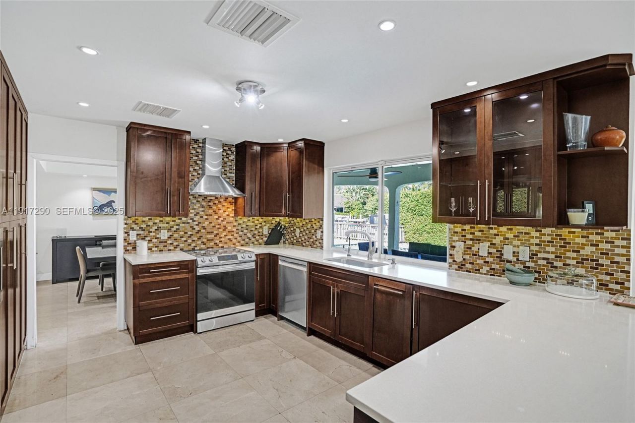 3443 NE 166th St, North Miami Beach, FL 33160 Photo