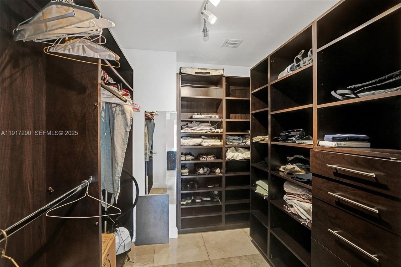 3443 NE 166th St, North Miami Beach, FL 33160 Photo