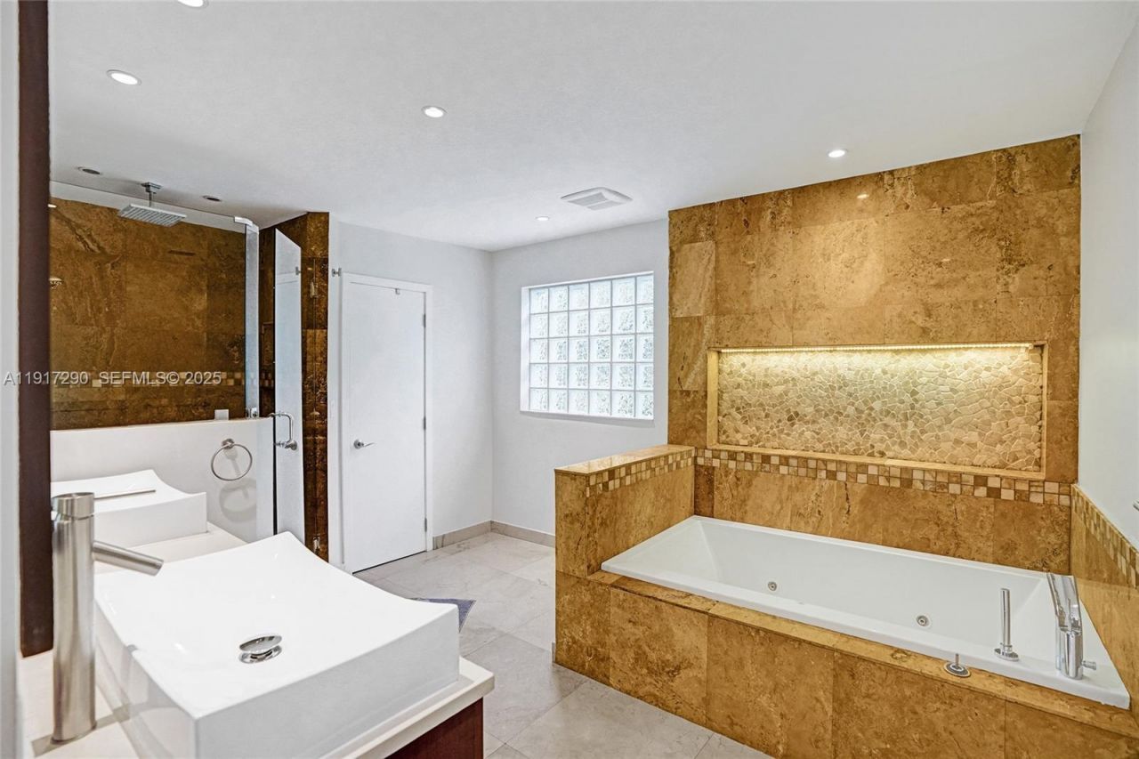 3443 NE 166th St, North Miami Beach, FL 33160 Photo