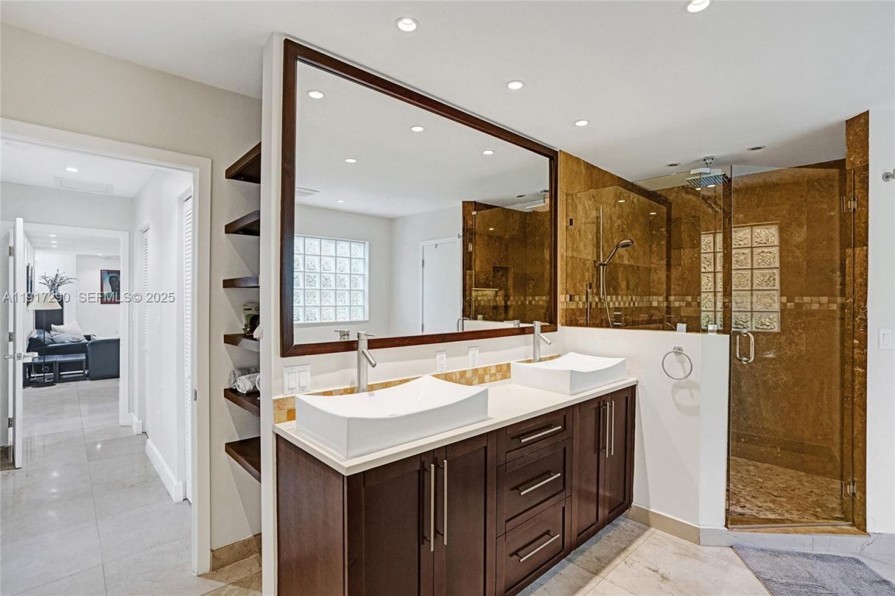 3443 NE 166th St, North Miami Beach, FL 33160 Photo