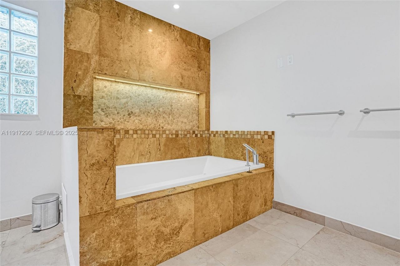 3443 NE 166th St, North Miami Beach, FL 33160 Photo