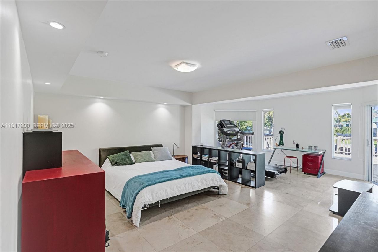 3443 NE 166th St, North Miami Beach, FL 33160 Photo