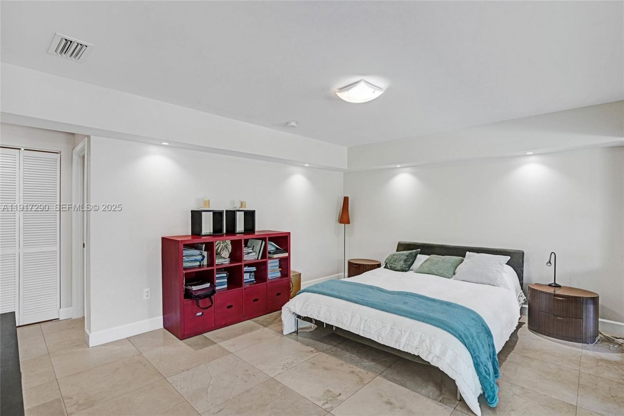 3443 NE 166th St, North Miami Beach, FL 33160 Photo