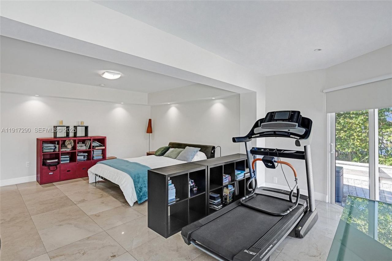 3443 NE 166th St, North Miami Beach, FL 33160 Photo