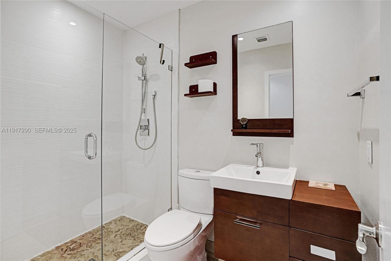 3443 NE 166th St, North Miami Beach, FL 33160 Photo