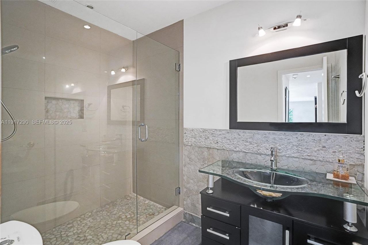 3443 NE 166th St, North Miami Beach, FL 33160 Photo