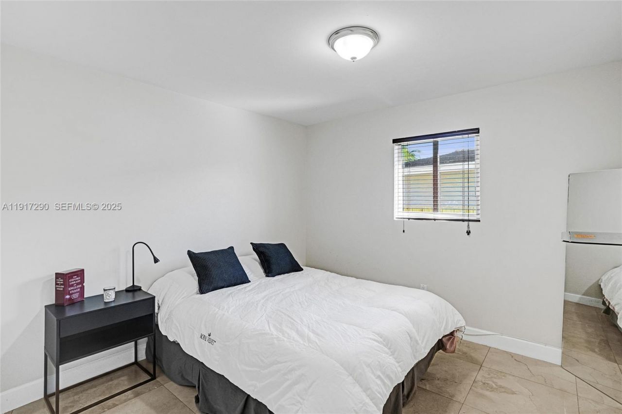 3443 NE 166th St, North Miami Beach, FL 33160 Photo