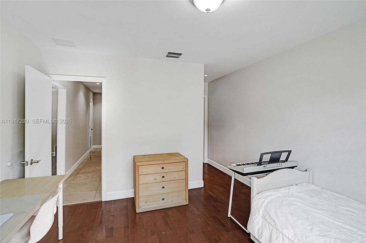 3443 NE 166th St, North Miami Beach, FL 33160 Photo