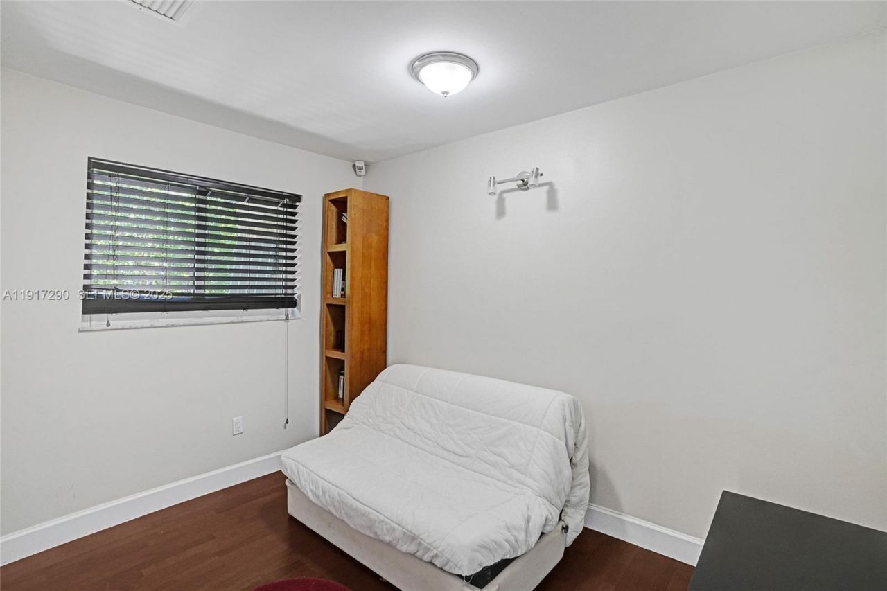 3443 NE 166th St, North Miami Beach, FL 33160 Photo