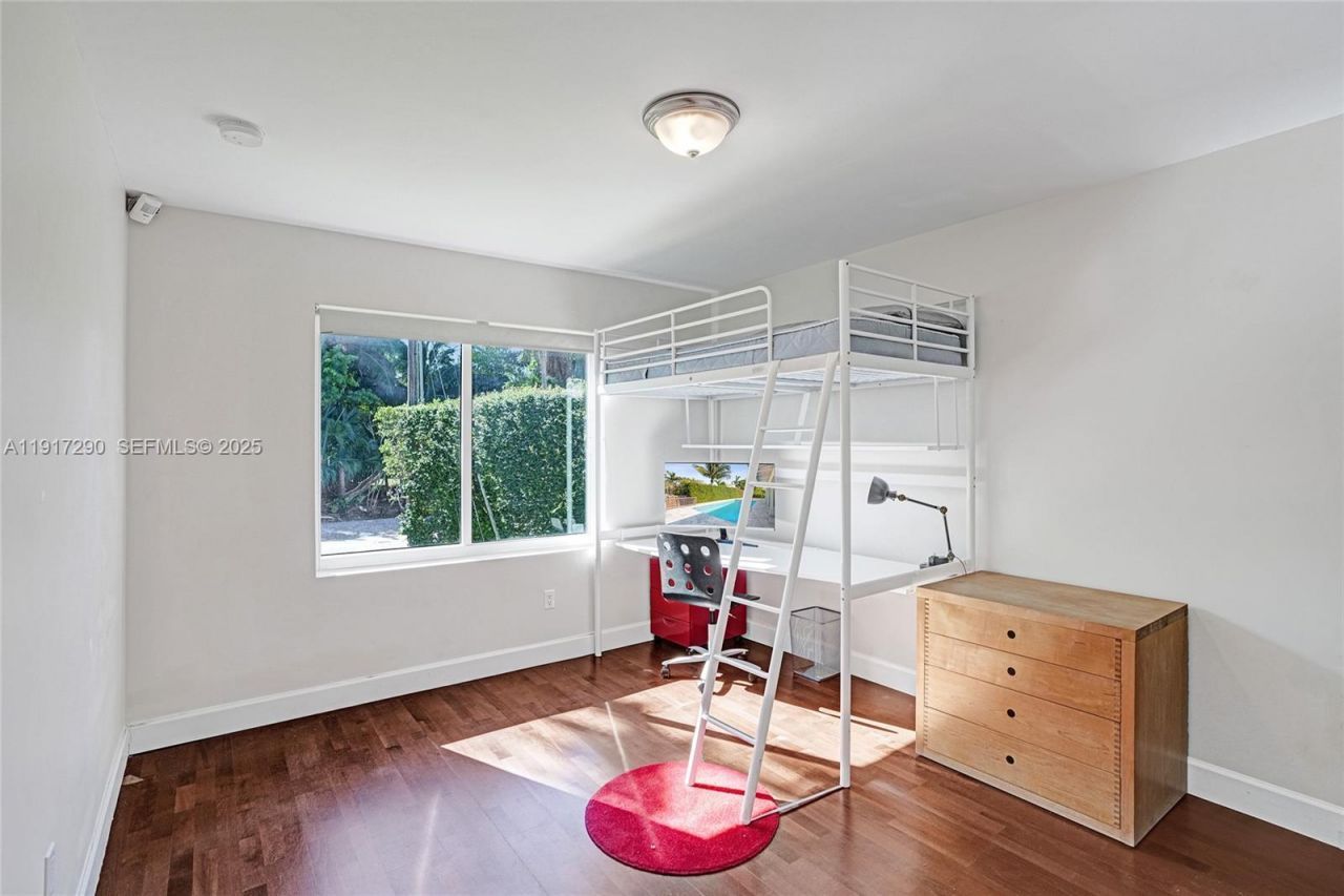 3443 NE 166th St, North Miami Beach, FL 33160 Photo