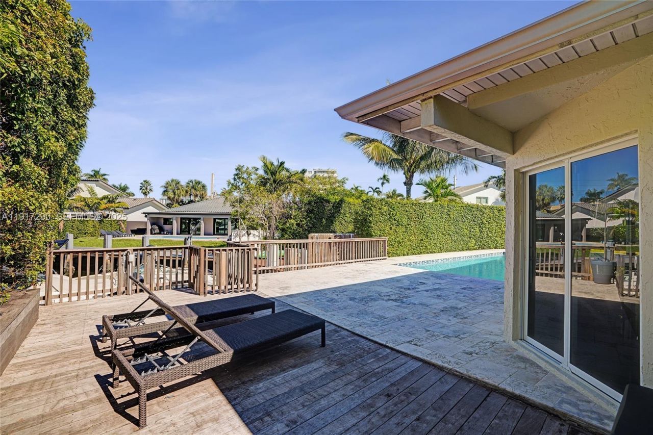 3443 NE 166th St, North Miami Beach, FL 33160 Photo