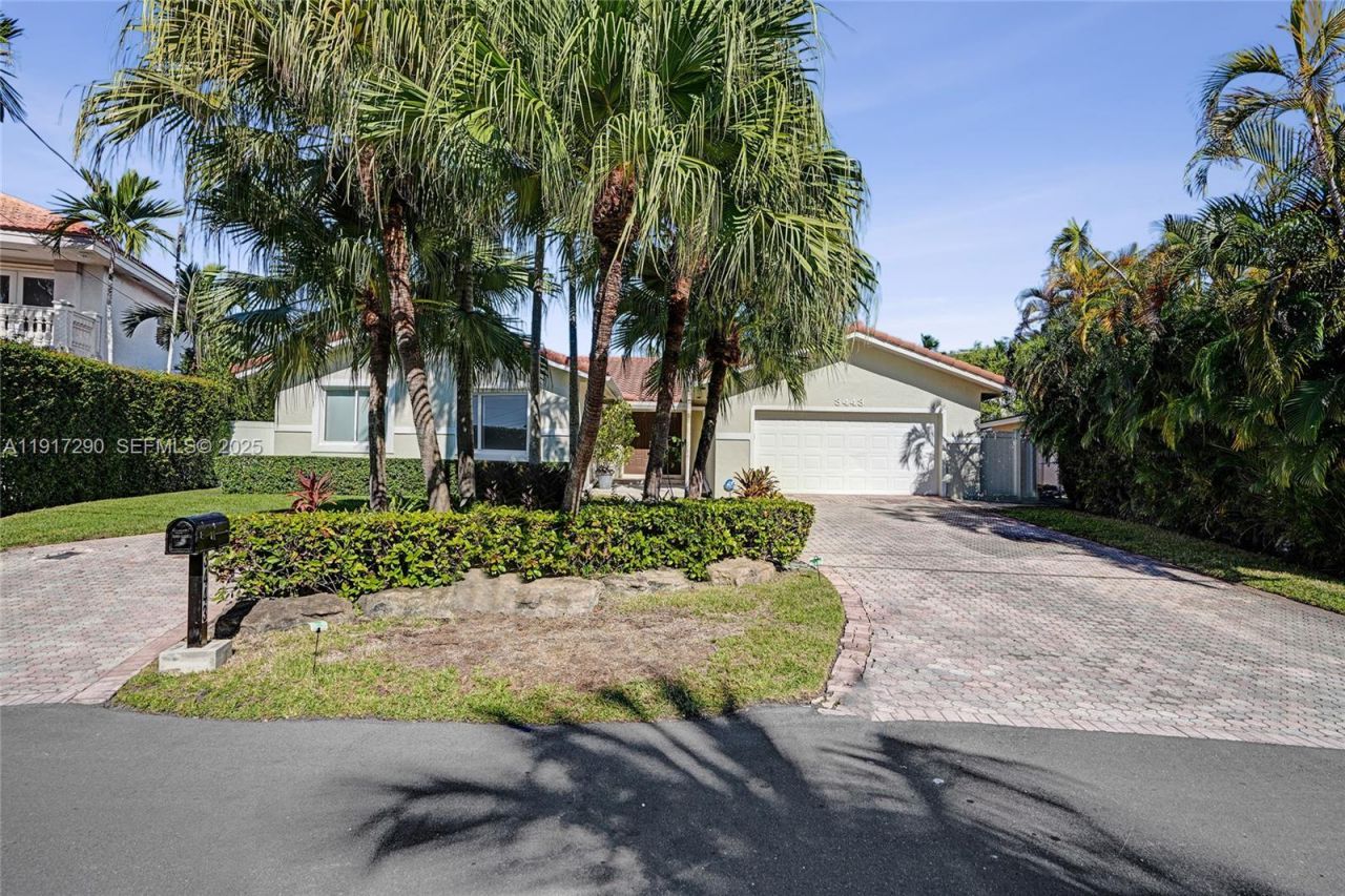 3443 NE 166th St, North Miami Beach, FL 33160 Photo