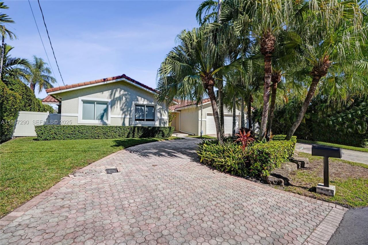 3443 NE 166th St, North Miami Beach, FL 33160 Photo