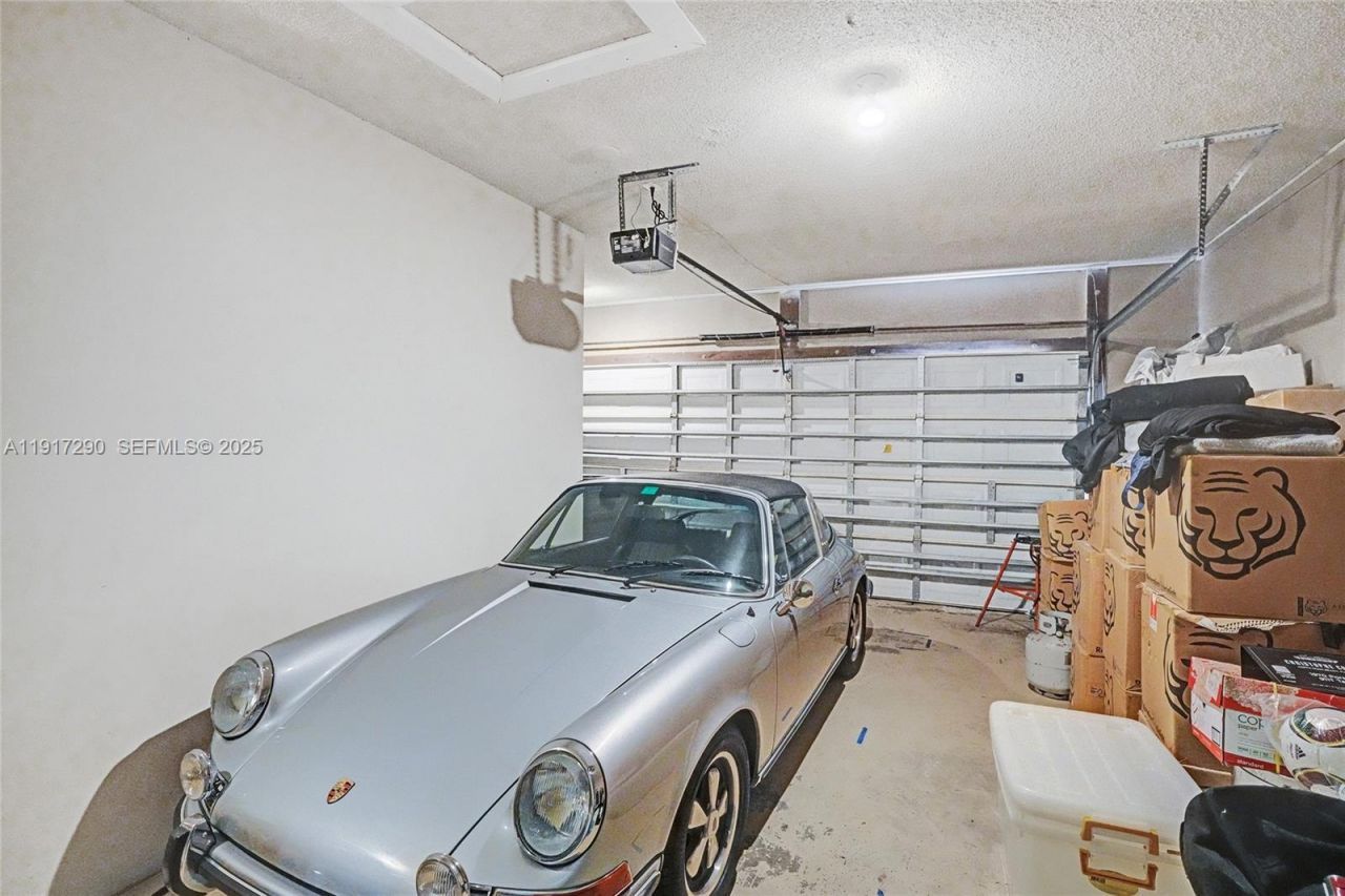 3443 NE 166th St, North Miami Beach, FL 33160 Photo