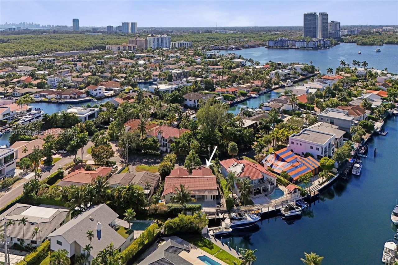 3443 NE 166th St, North Miami Beach, FL 33160 Photo