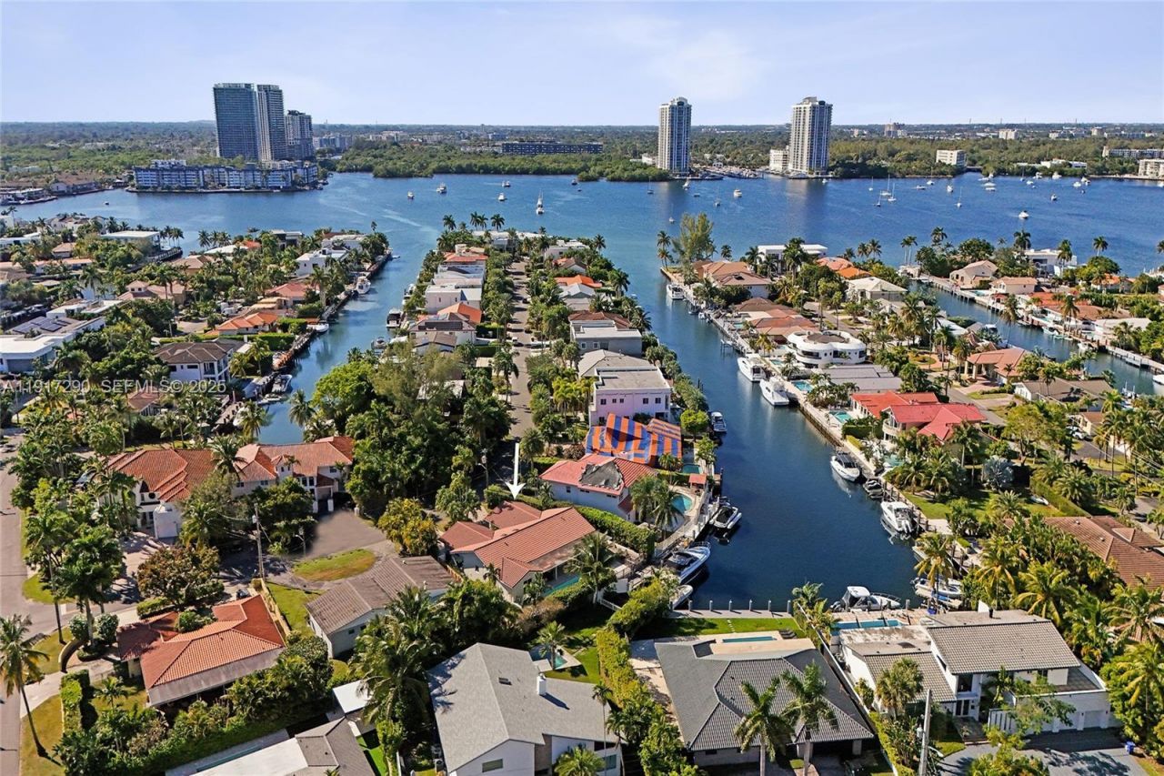 3443 NE 166th St, North Miami Beach, FL 33160 Photo