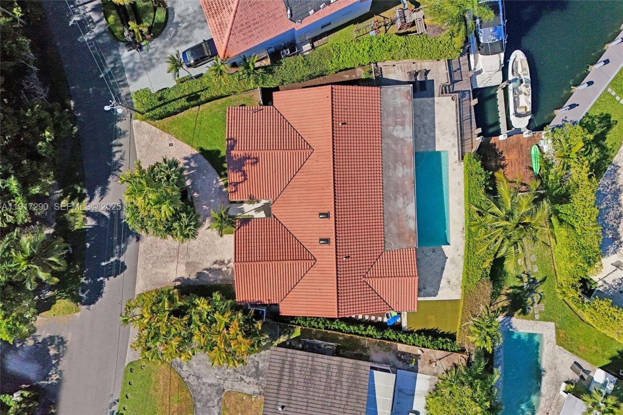 3443 NE 166th St, North Miami Beach, FL 33160 Photo