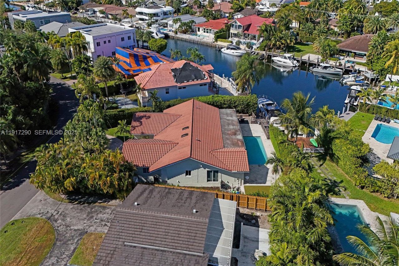 3443 NE 166th St, North Miami Beach, FL 33160 Photo