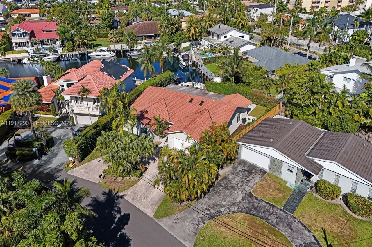 3443 NE 166th St, North Miami Beach, FL 33160 Photo